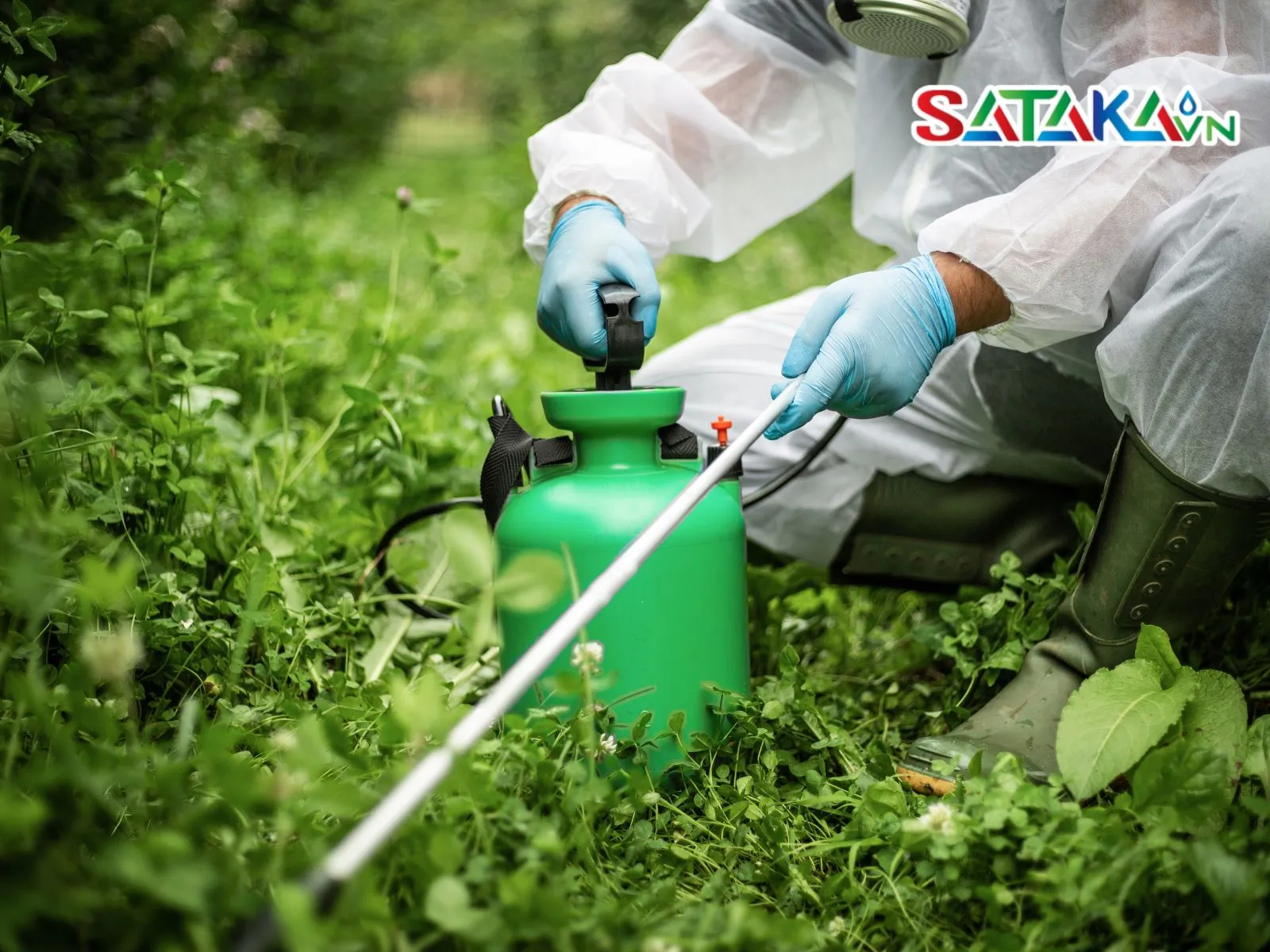 Prepare protective gear before spraying